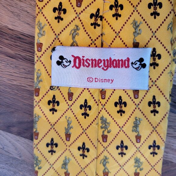 Mickey Mouse Disneyland Yellow Silk Vintage Necktie - Picture 5 of 10